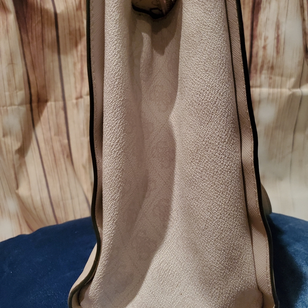 Handbag - Picture 3 of 4